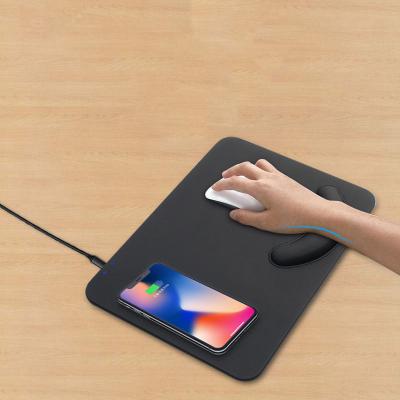 China Wholesale Gaming Radio Mouse Pad Desktop Gaming Mouse Pad Qi Mobile Phone 10w Factory Standard Fast Charging for sale