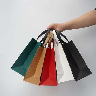 China Recyclable Cheap Custom Printed Craft Jewelry Boutique Cosmetic Gift Packaging Luxury Kraft Paper Bags for sale