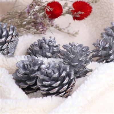 China Decoration 4*5cm Christmas Decoration Gold / Silver Pine Cone Christmas Hanging Decoration for sale