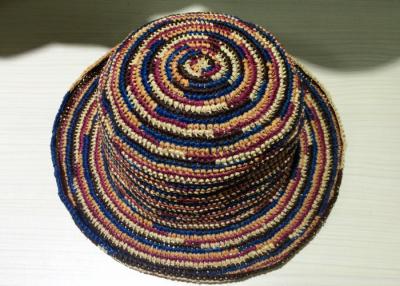 中国 教会のための 8cm の縁が付いているプロバンスのかぎ針編みの組合せ色の Raffia の日曜日の帽子 販売のため