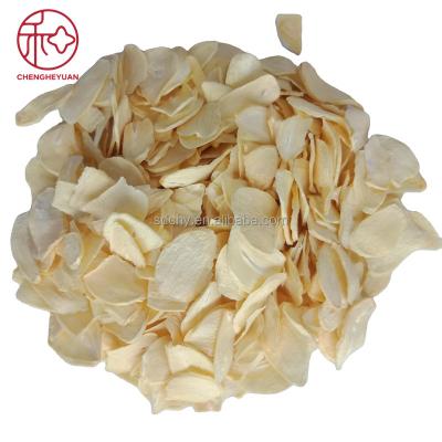 China Dried dehydrated garlic flakes for sale