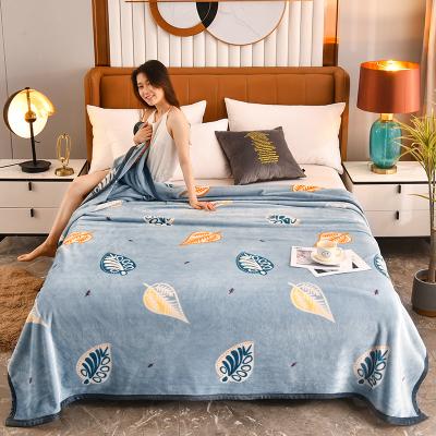 China PORTABLE custom fleece solid color personalized thick throw Coral Fleece Blanket in thermal motion for sale