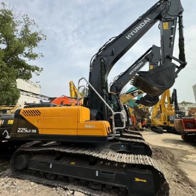 China 2022 Second Hyundai 225 Excavator Intelligent Control System And 1.05m3 Bucket Capacity for sale