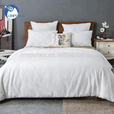 China Comfortable Wholesale Custom Size Mulberry 100% Silk Filling Comforter Made In China for sale