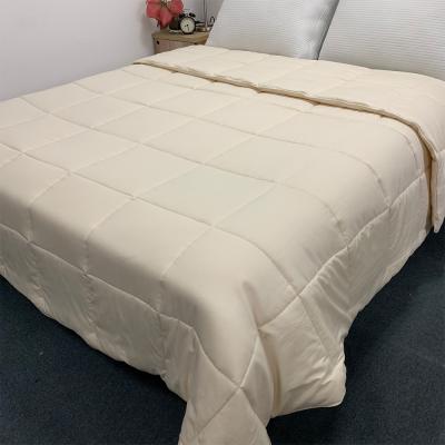 China Classic Summer Quilted Hotel Comforter 100% Natural Organic Wool Quilt Bed Bedding King Size With High Quality for sale