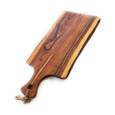 China Disposable Premium Natural Live Edge Acacia Serving Cutting Charcuterie Board with Handle (18x8) for sale