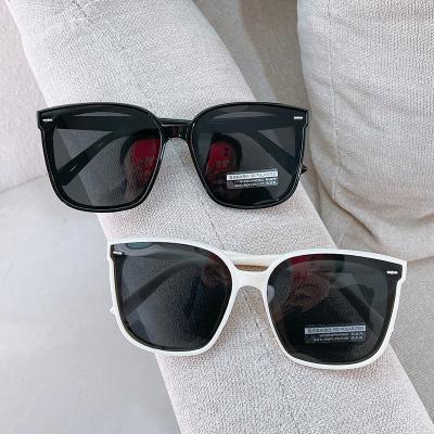 China Women 2022 Square Sunglasses Vintage Fashion Retro Shades Brand Oversized Sunglasses Men Women Classic Eyewear De Sol UV400 for sale