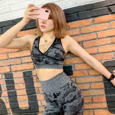 China Anti-Static High Waist Camouflage Camouflage 2PCS Yoga Set Female Seamless Yoga Leggings High Booty Sports Bra Set for sale