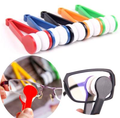 China Glesses Cleaner Portable Multifunctional Glass Cleaning Scrub Mini Microfiber Glasses Eye Glass Cleaner Brush for sale