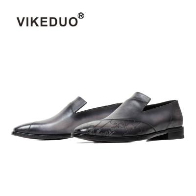 China Vikeduo Formal Calfskin Leather Shoe Shop Counter Design Gray Laser Script Loafer Bespoke Durable Handcrafted Style Your Own Shoes for sale