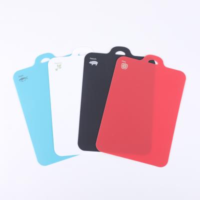 China Viable Factory Direct Kitchen Supplies Flexible Plastic Cutting Board for sale