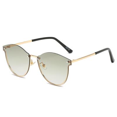 China Cat Eye Luxury Elegant Women Half Frame Shade Cat Eye Rivet Edged Oversized Sunglasses for sale