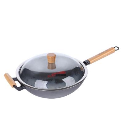 China Sustainable Cast Iron Non Stick Pan Kitchen Frying Pan With Wooden Handle And Glass Lid for sale