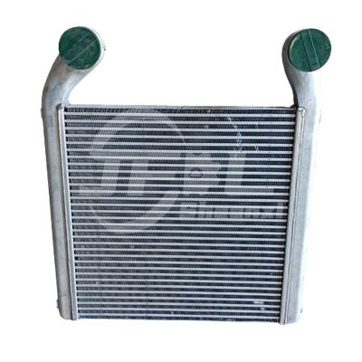 China Intercooler pequeño WG9925530127 para SINOTRUK HOWO A7 SITRAK C7H Partes de los tanques de agua para camiones en venta