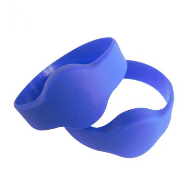 China Fitness Silicone RFID Chip Wristband For Person Identification Membership Management for sale