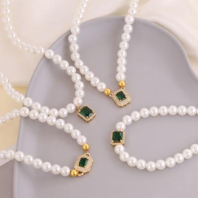 China Hot Selling Fashion Jewelry Zircon Green Crystal Pendant Necklace Fashion Pearl Brass Necklace for sale