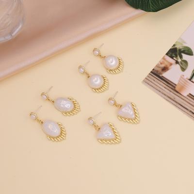 China FASHIONABLE Style Baroque Pearl Dangle Earrings For Women Fashion Simple Earrings for sale