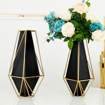 China Environmental protection gold decoration accessories black home table top ornaments wedding metal flower vase for sale