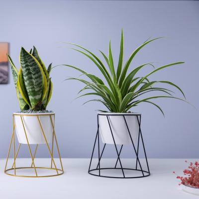 China ECO-frendly Modern Custom Gold Iron Black Frame for Planting Flowers and Real Plants Plants Ceramic Pot Hanging Vase for sale