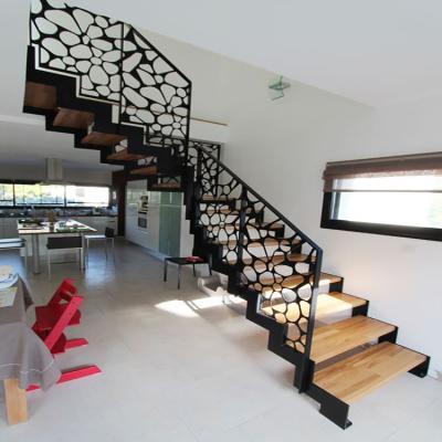 China Customized Modern Duplex House Fancy Metal Stair Railing for sale