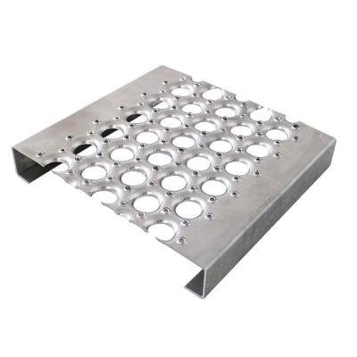 China 325/30/100 Color Steel Anti-Skid Perforated Aluminum Steel Grille Sliver Plate Perforated Security Grille for sale