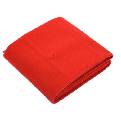 China El poliéster rojo 220gsm hizo punto el material del terciopelo de la tela del terciopelo para la ropa en venta