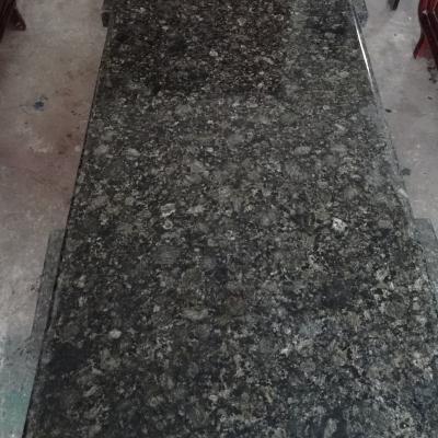 China Modern Polished Green Granite Tiles, Middle East Marketing FOB Price for sale