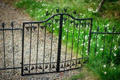 China Waterproof 5FT Tubular Steel Fence Gate Welding Steel Matting Fence for sale