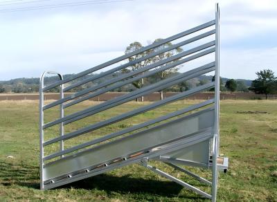 China 3.2M Hot Dipped Galvanized Cattle Fencing Loading Ramp Adjustable Livestock Fencing Panels for sale