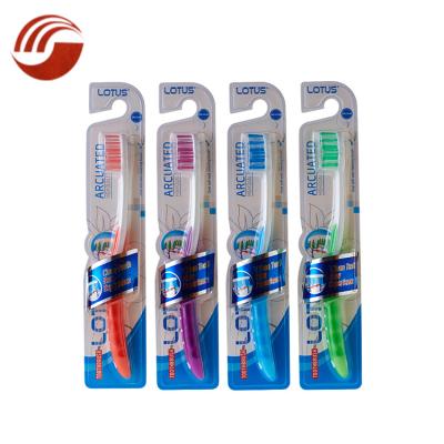 China Disposable Portable Easy Storage Gum Massager Men Plastic Travel Toothbrush for sale