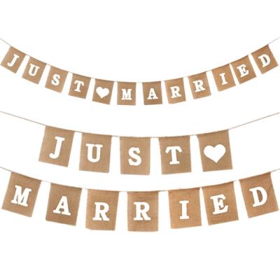 China Burlap Just Married Banner Wedding Decoration Romantic Wedding Bunting Just Married Size Quality Supplies For Party for sale