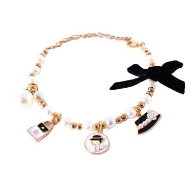 China Stocked Wholesale Customized Adjustable Dangling Necklace Fashion Cute Smart Pet Collar Pearl Velvet Bow Accessories for sale