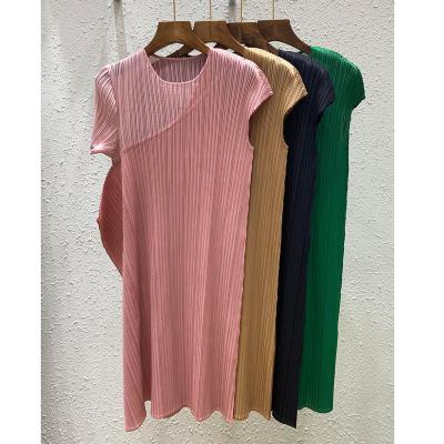 China 2022 wholesale anti-static new fashion round collar quilting short sleeve pleated women's dress for sale