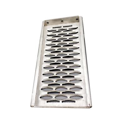 China Corrosion Resistance Plank Grating Stair Treads Grip Strut Safety Grating Non Slip Metal Non Slip Galvanized Metal Plate for sale