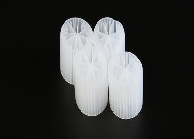 Chine Médias de filtrage en plastique du HDPE MBBR de Vierge avec la bonne superficie et la couleur blanche à vendre