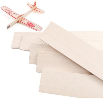 China Traditional Papua New Guinea kayu balsa wood sheet 10mm balsa wood for balsa glider model use for sale