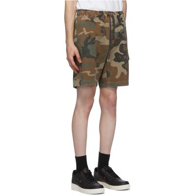 China Fashionable Anti-Wrinkle Mens Cotton Camouflage Streetwear Drawstring Knee Length Shorts for sale