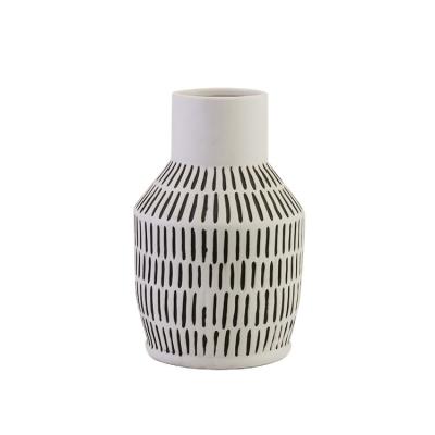 China Eclectic Fresh Design Modern White Porcelain Decorating Vase Decoration for sale