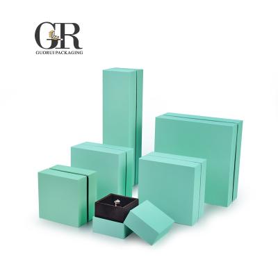 China High Quality Green Velvet High Quality GuoRui Fashion Jewelry Box Custom Jewelry Box for sale