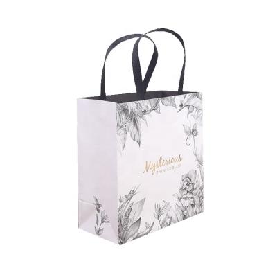 China Beautiful Recyclable Custom 210gsm 4 Color Printing Matt Lamination Recycled Jewelry Packaging Bags for sale