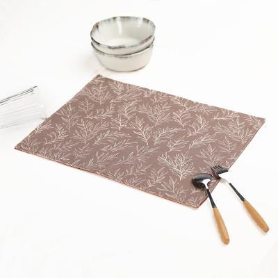 China Sustainable Lightweight Christmas Kitchen Farmhouse Decor Non-Slip Custom PVC Table Place Mats for sale