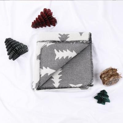 China OEKO-TEX Certificate Factory Christmas Tree Designer Knitted Anti-pilling Jacquard Throw Blanket for Sofa Bedding for sale