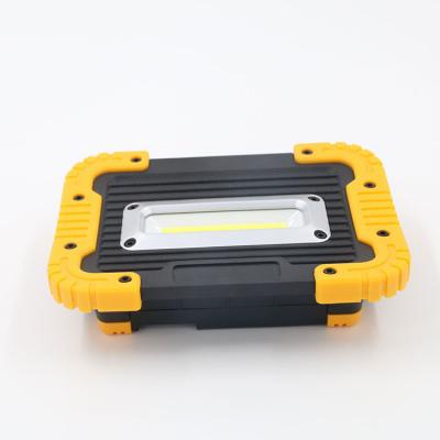 China 2017 most popular garden products cob flood light usb power rechargeable for sale