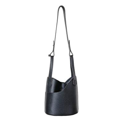 China Water Resistant Korean version of the spring new female handbag trend a single shoulder oblique cross bag large capacity bucket bag female for sale