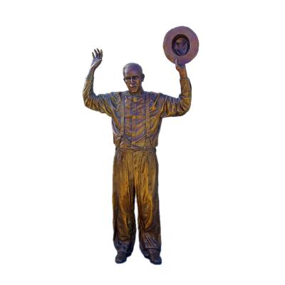 China Europe's famous life-size bronze statue of a man raised his hand for sale