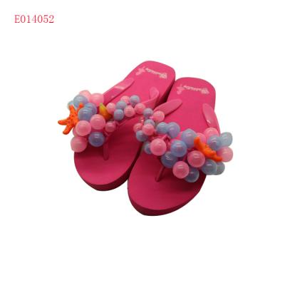 China Colorful Flip Flops Ladies Bubble Slippers Flip Flops for sale