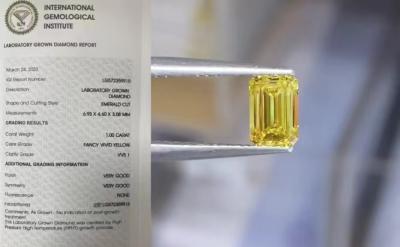 中国 1Carat Lab Created Yellow Diamonds VVS1 Excellent Emerald Cut Diamond 販売のため