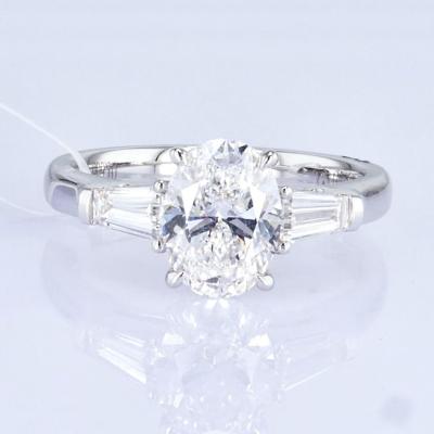 China 18k White Lab Grown Diamond Ring Three Stones Design 1ct+ D VVS2 Classic Design Oval Shape for sale