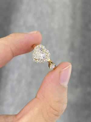 Cina Forma del cuore Laboratorio Diamante bianco incolore 0.9CT D VVS Diamante di cuore 18k Anello in vendita