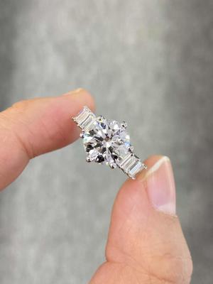 China Round Cut & Emerald Cut Lab Grown CVD Diamond 18K Gold Engagement Ring for sale